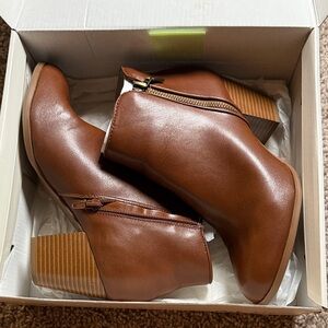 Worn once brown/ cognac bootie with low heel. Size 7.5